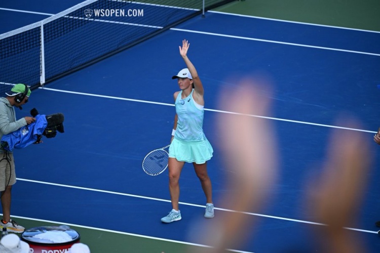 役背后的精 役背后的精