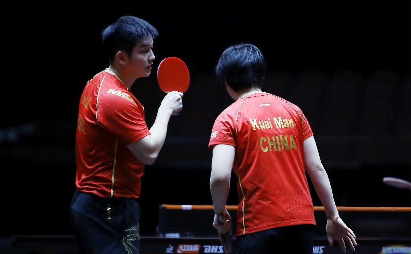 她凭借对乒 她凭借对乒